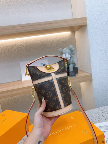 EN - New 1:1 rep Lux Bags LUV 549