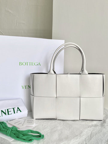 Top Quality Arco Tote Bag For Women 16.14in/41cm In White 609175VMAY39041