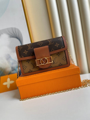 Top Quality Dauphine Chain Wallet Combines Monogram And Monogram Reverse Canvas By Nicolas GhesquiÃ¨re For Women, WoWallet 19cm Top Quality M68746