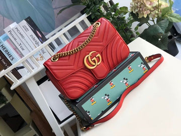 gg Marmont Small MatelassÃ© Shoulder Bag Hibiscus Red MatelassÃ© Chevron For Women 10in/26cm  gg 443497 DTDIT 6433