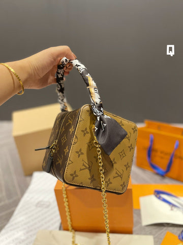 EN - New 1:1 rep Lux Bags LUV 563