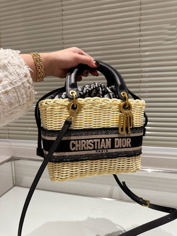 EN - Luxury Bags DIR 374