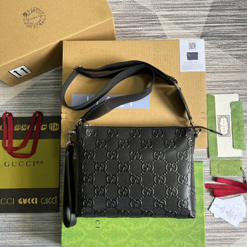 gg Embossed Medium Messenger BagÂ Black gg Embossed For Men 12in/31cm gg 696009 1W3CN 1000