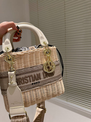 EN - Luxury Bags DIR 366