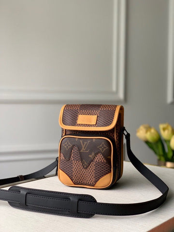 Top Quality x Nino Nano Amazone Messenger Giant Damier Ebene And Monogram Canvas By Virgil Abloh For Men, Bags 7.1in/18cm Top Quality N40357