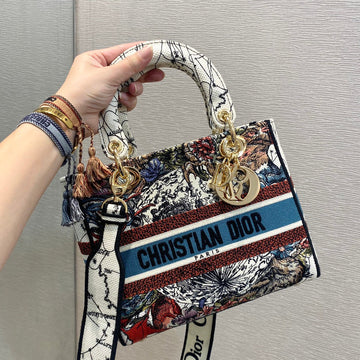 Top Quality MeTop Qualityum Lady D-Lite Bag Latte Multicolor Constellation Embroidery, Latte Handbags, Crossbody Bags, 24cm CD M0565ORHP_M941