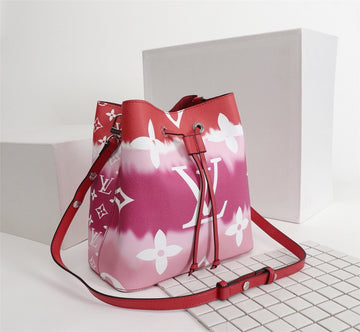 Top Quality - New 1:1 rep  Bags LUV 179