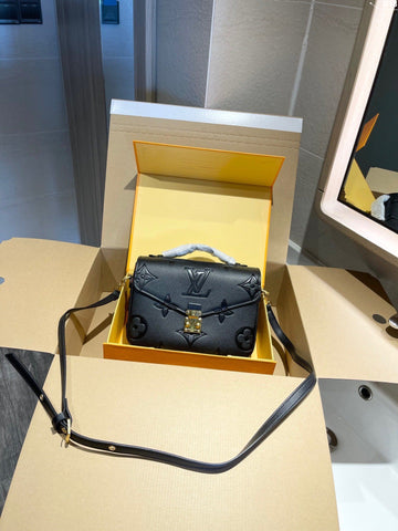 EN - New 1:1 rep  Bags LUV 502