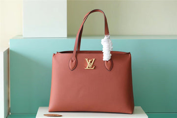 Top Quality Lockme Shopper Grain Chataigne Brown For Women,  Shoulder And Crossbody Bags 10.4in/26.5cm Top Quality M58927