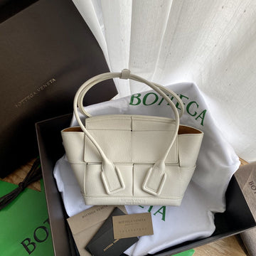 Top Quality Mini Arco White, For Women, Womenâs Bags 11.4in/29cm 600606VMAP19005