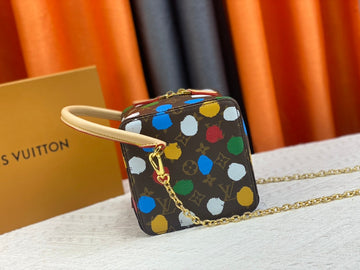 EN - New 1:1 rep  Bags LUV 679