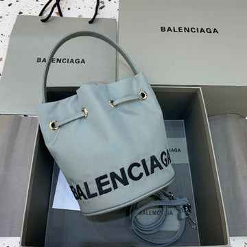 Top Quality Le Cagole MeTop Qualityum Bucket Bag In Light Gray, For Women,  Bags 11.8in/30cm