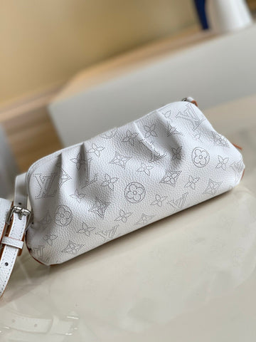Top Quality Scala Mini Pouch White For Women,  Shoulder And Crossbody Bags 9.1in/23cm Top Quality M80410