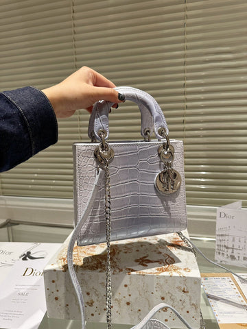 EN - Luxury Bags DIR 371