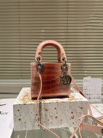 EN - Luxury Bags DIR 370