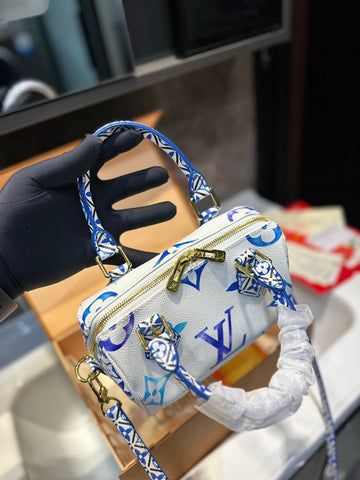 Top Quality - New 1:1 rep  Bags LUV 206