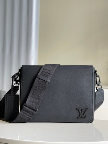 Top Quality Messenger Grain Black For Men, Bags, Shoulder And Crossbody Bags 11in/28cm Top Quality M57080