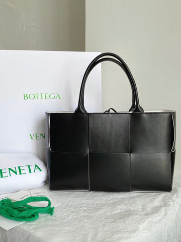 Top Quality Arco Tote Bag For Women 16.14in/41cm In Black 609175VMAY31283