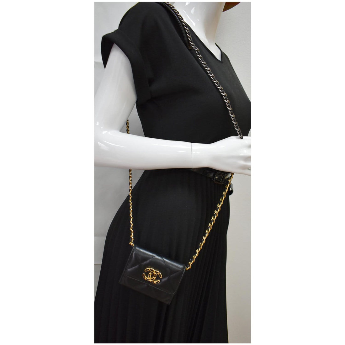 CHANEL 19 Flap Coin Purse Quilted Goatskin Chain Crossbody Bag Black
