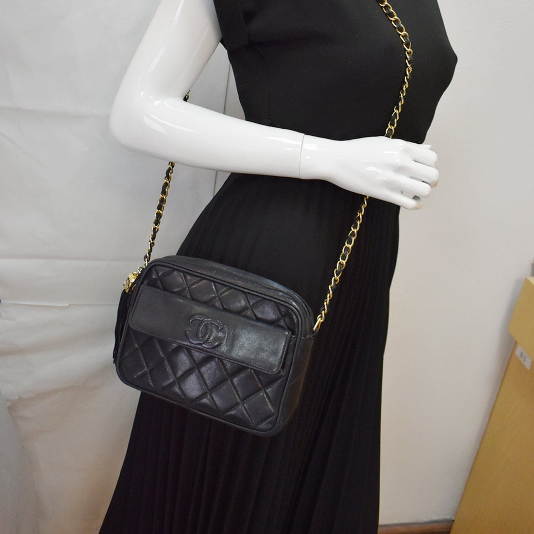 CHANEL   Leather Camera Shoulder Bag Black