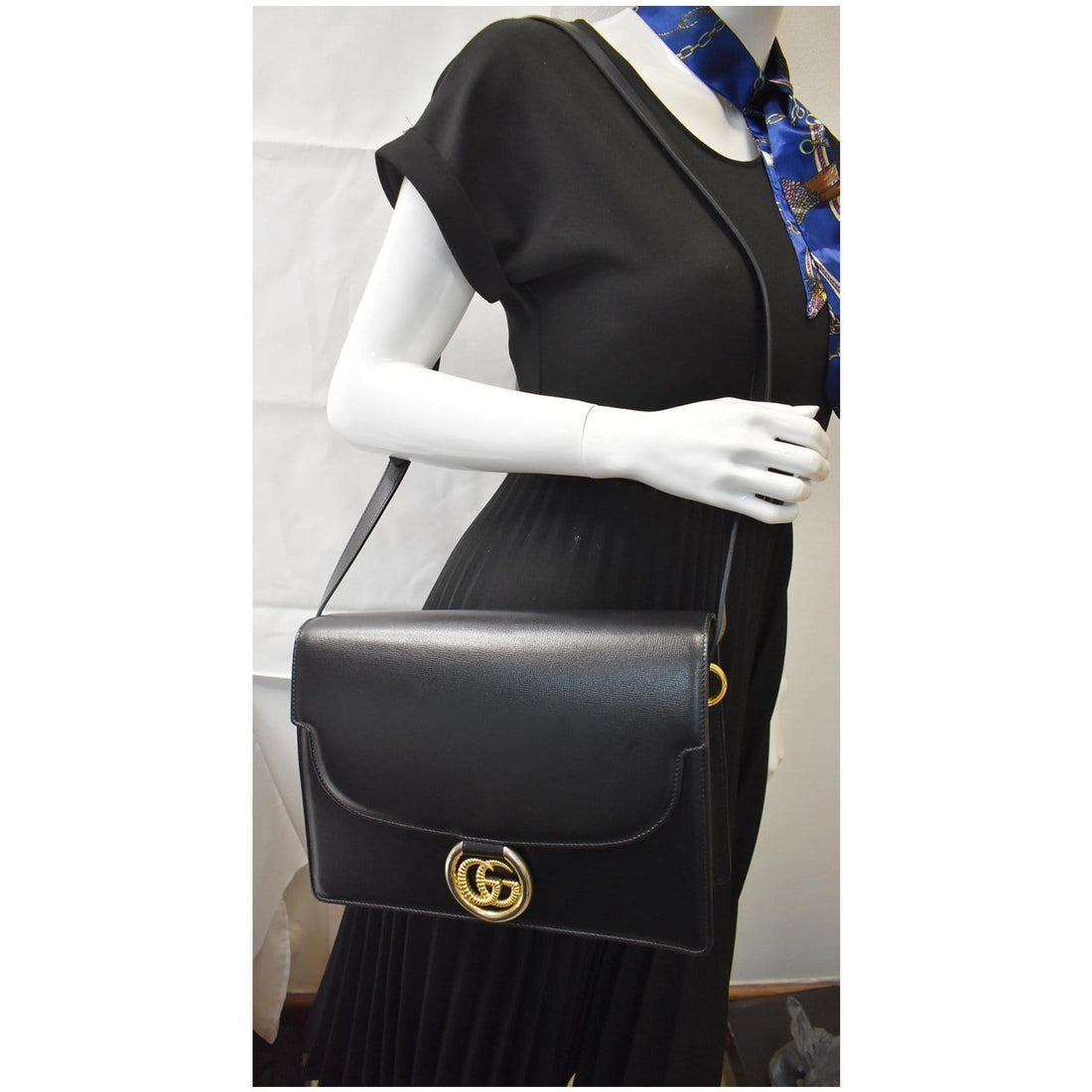 GUCCI Logo Plaque Leather Shoulder Bag Black 589471