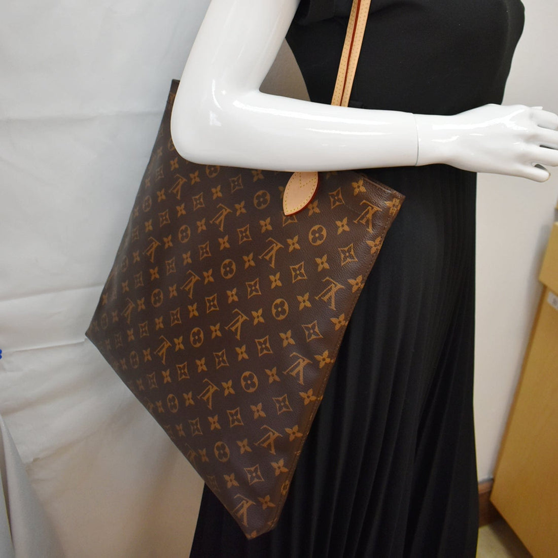 LOUIS VUITTON Carry it Monogram Canvas Shoulder Bag Brown