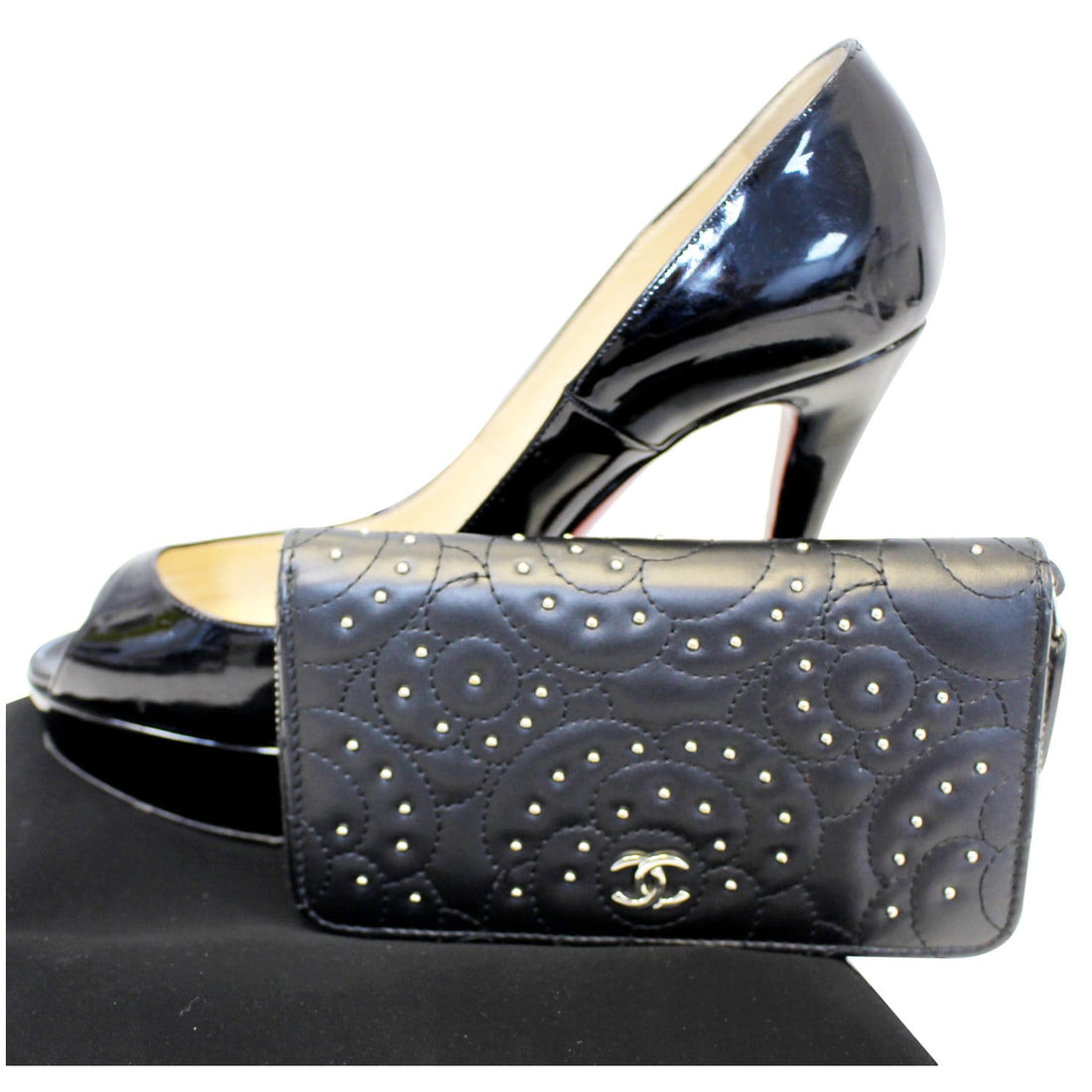 CHANEL Camellia Long Zippy studded Wallet Black