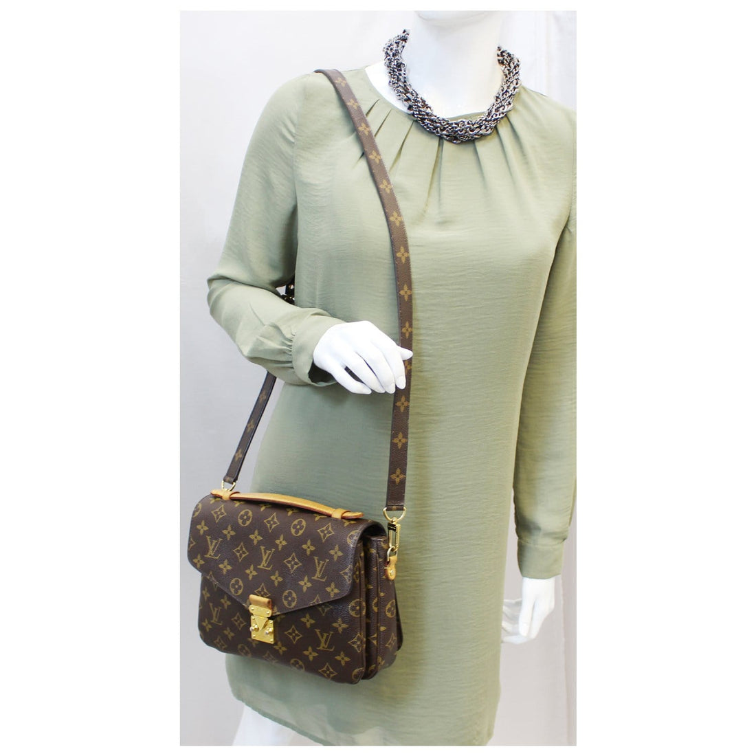 LOUIS VUITTON Metis Pochette Monogram Canvas Crossbody Bag