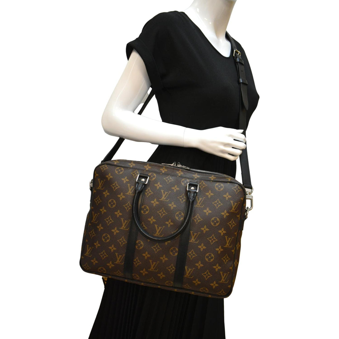 LOUIS VUITTON Porte Documents Voyage Monogram Canvas Briefcase Bag Brown