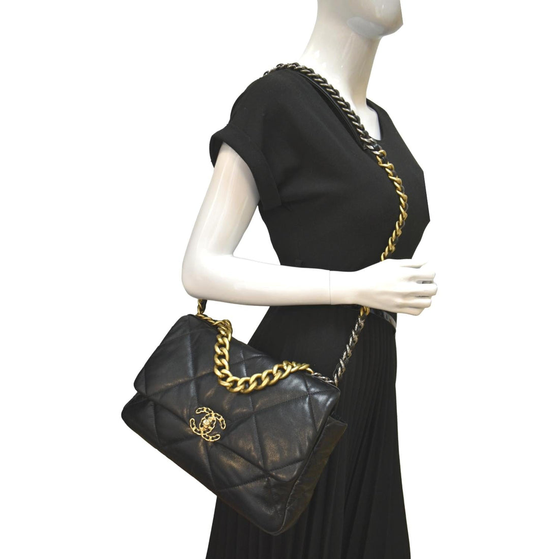 CHANEL 19 Medium Quilted  Leather Flap Shoulder Bag Black