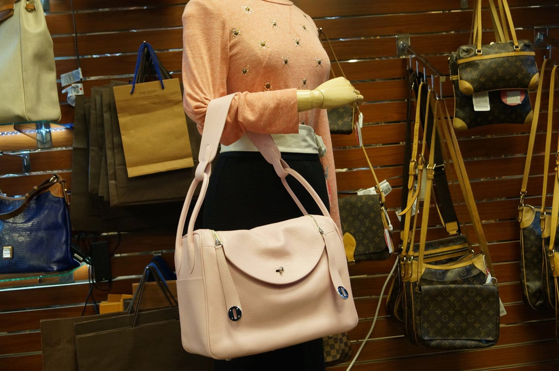 HERMES 34cm Pink Clemence Leather Palladium Plated Lindy Bag
