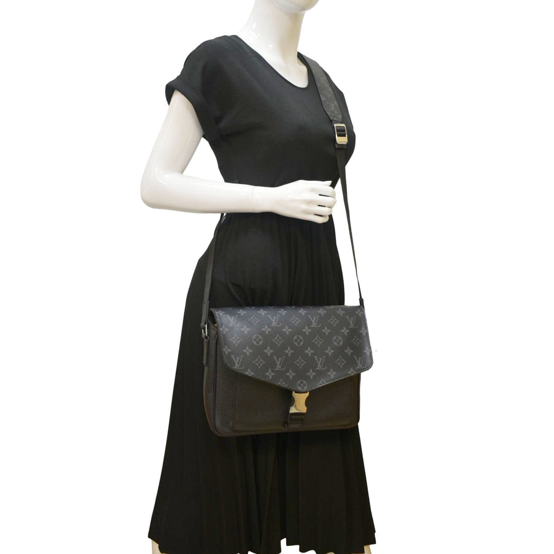 LOUIS VUITTON Taigarama Messengerama Monogram Eclipse Messenger Bag Grey