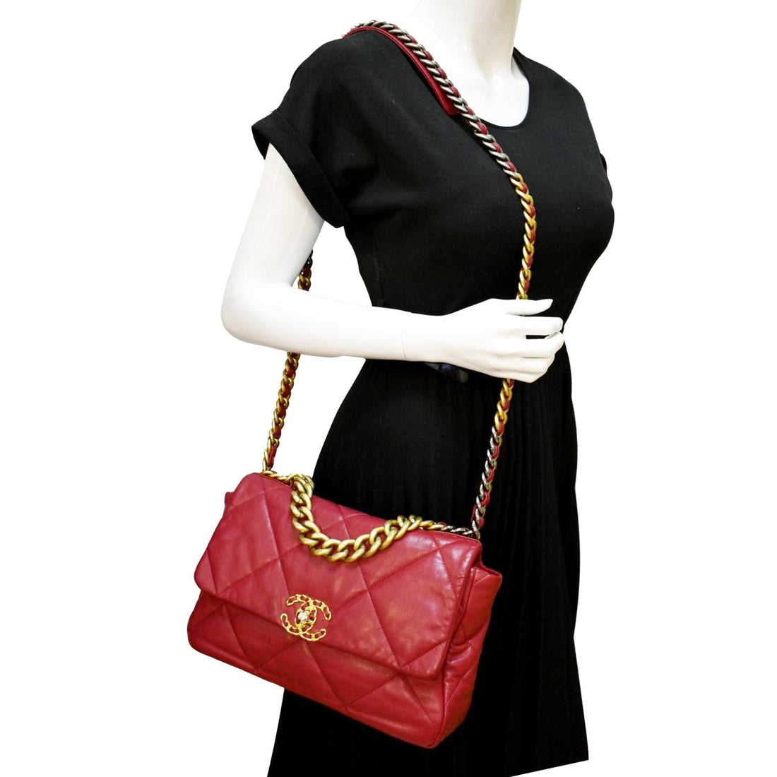CHANEL 19 Quilted  Leather Flap Shoulder Bag Red