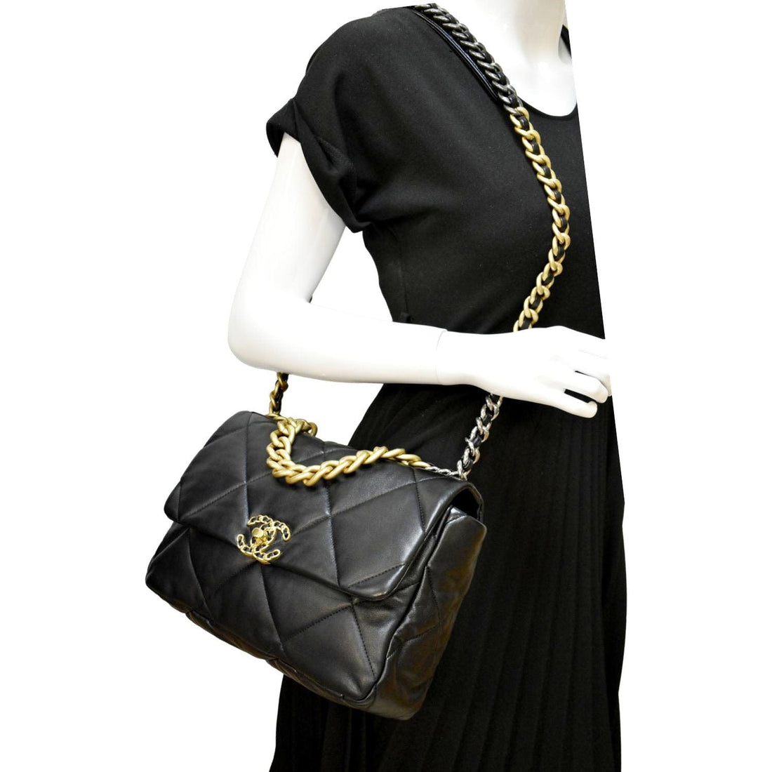CHANEL 19 Flap Quilted  Leather Shoulder Bag Black