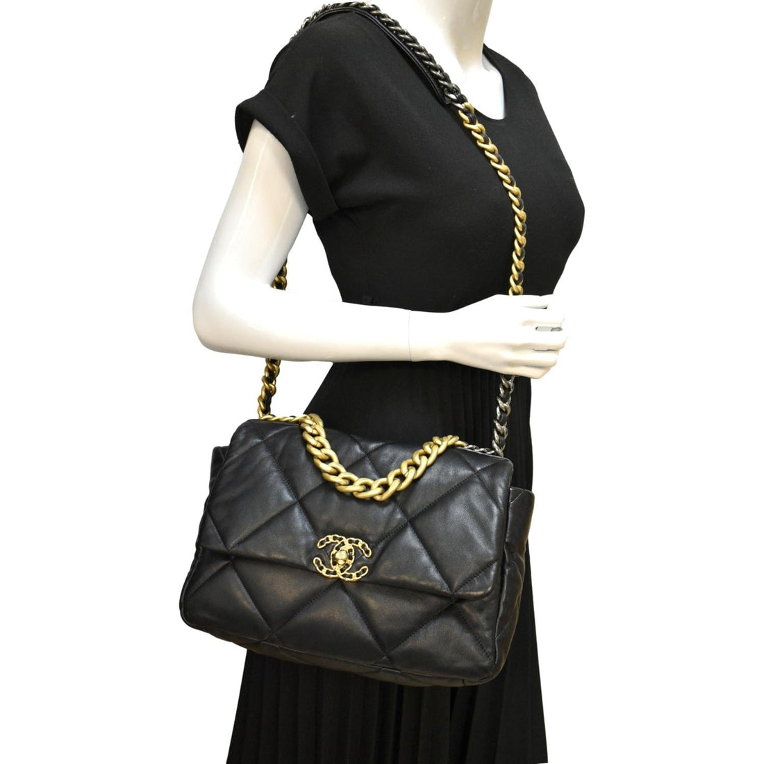 CHANEL 19 Flap Quilted  Leather Shoulder Bag Black