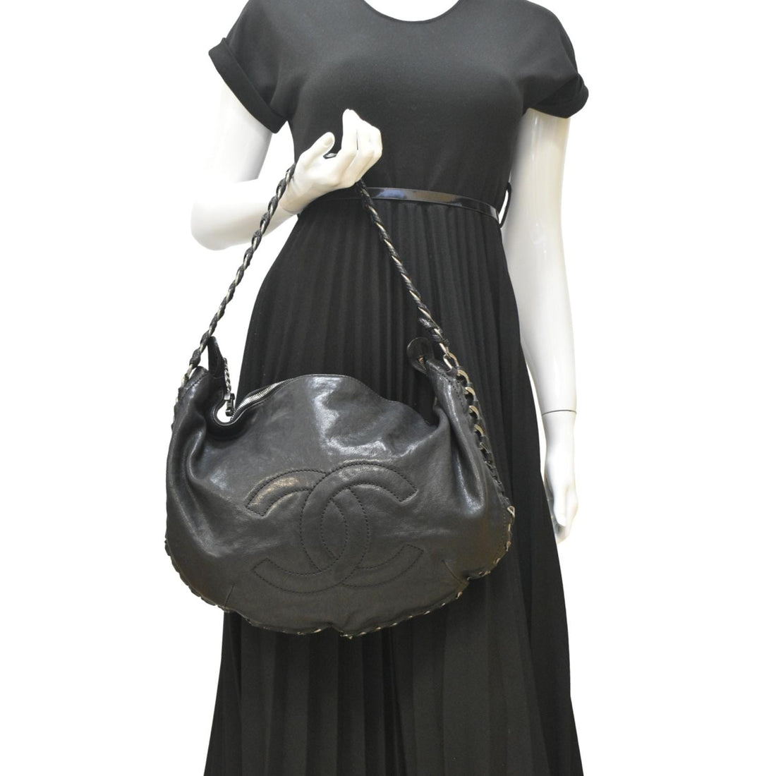 CHANEL Modern Chain  Leather Hobo Bag Black