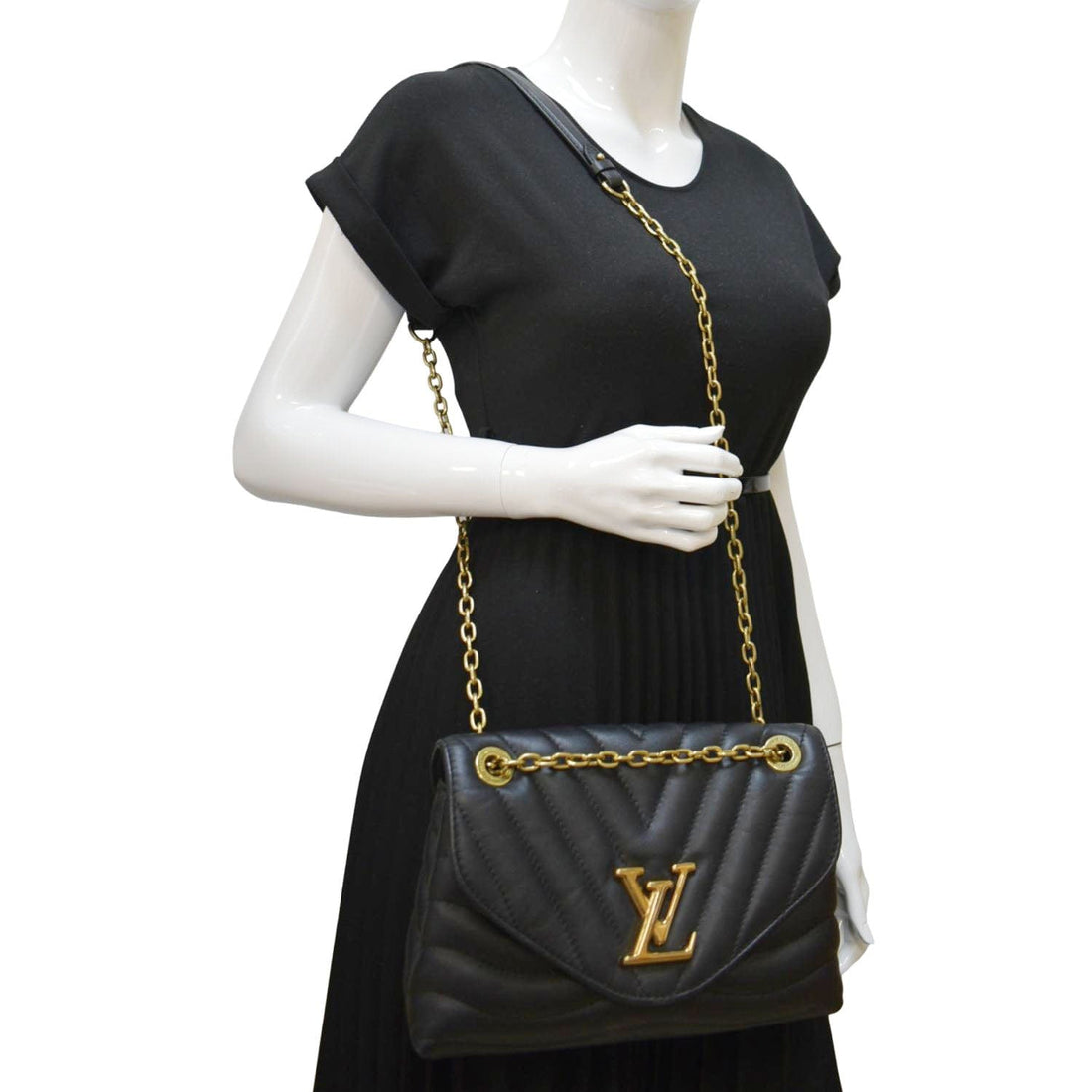 LOUIS VUITTON New Wave Chain MM  Leather Shoulder Bag Black