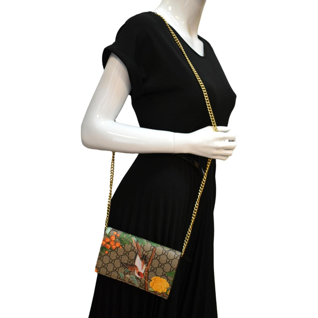 GUCCI Tian GG Supreme Canvas Chain Wallet Beige 424851