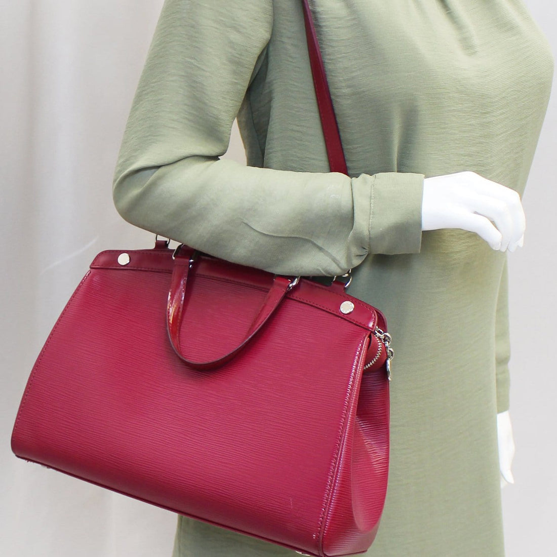 LOUIS VUITTON Fuchsia Epi Leather Brea MM Satchel Shoulder Bag