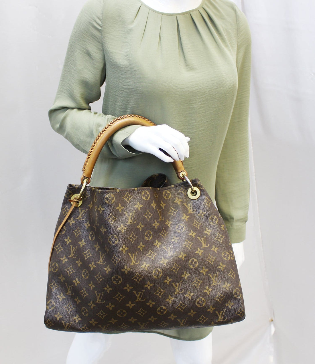 LOUIS VUITTON   Artsy MM Monogram Canvas Tote Handbag