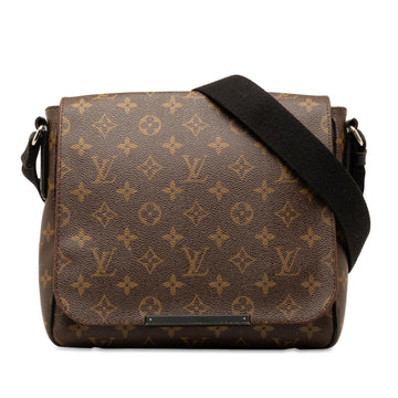 Louis Vuitton Monogram Macassar District PM (SHG-rmjoyV)
