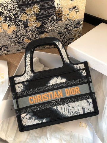 Top Quality Mini Book Tote Black For Women 9in/23cm CD