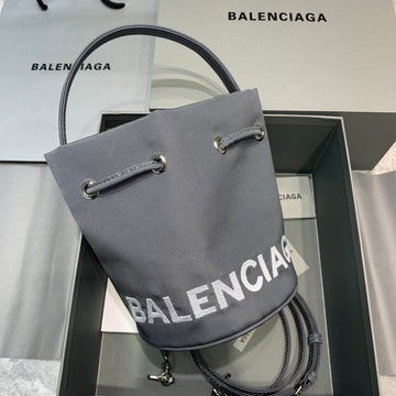 Top Quality Le Cagole MeTop Qualityum Bucket Bag In Gray, For Women,  Bags 11.8in/30cm