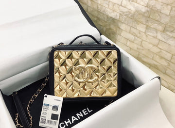 CHLVanity Case Black With Gold Metal For Women, Women’s Handbags, Shoulder And Crossbody Bags 7in/19cm AS2900
