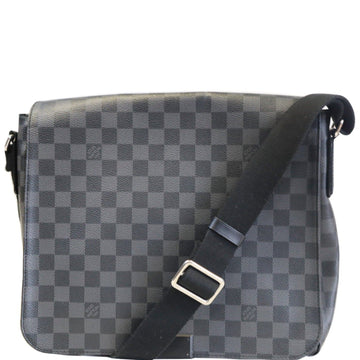 LOUIS VUITTON District MM Damier Graphite Messenger Bag Black