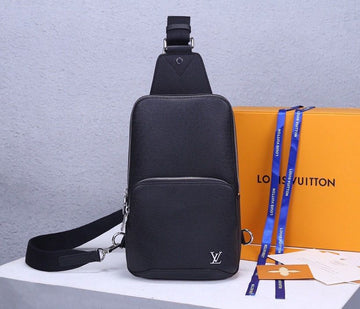 Top Quality Avenue Sling Bag Taiga Black For Men, Bags, Messenger And Crossbody Bags 12.2in/31cm Top Quality M30443